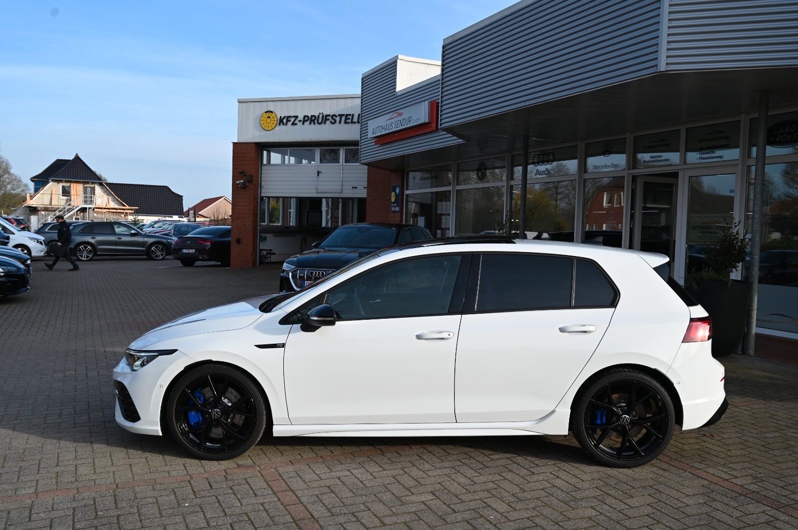 Volkswagen Golf VIII Lim. R 4Motion ACC PANO R-SPORT foto 3
