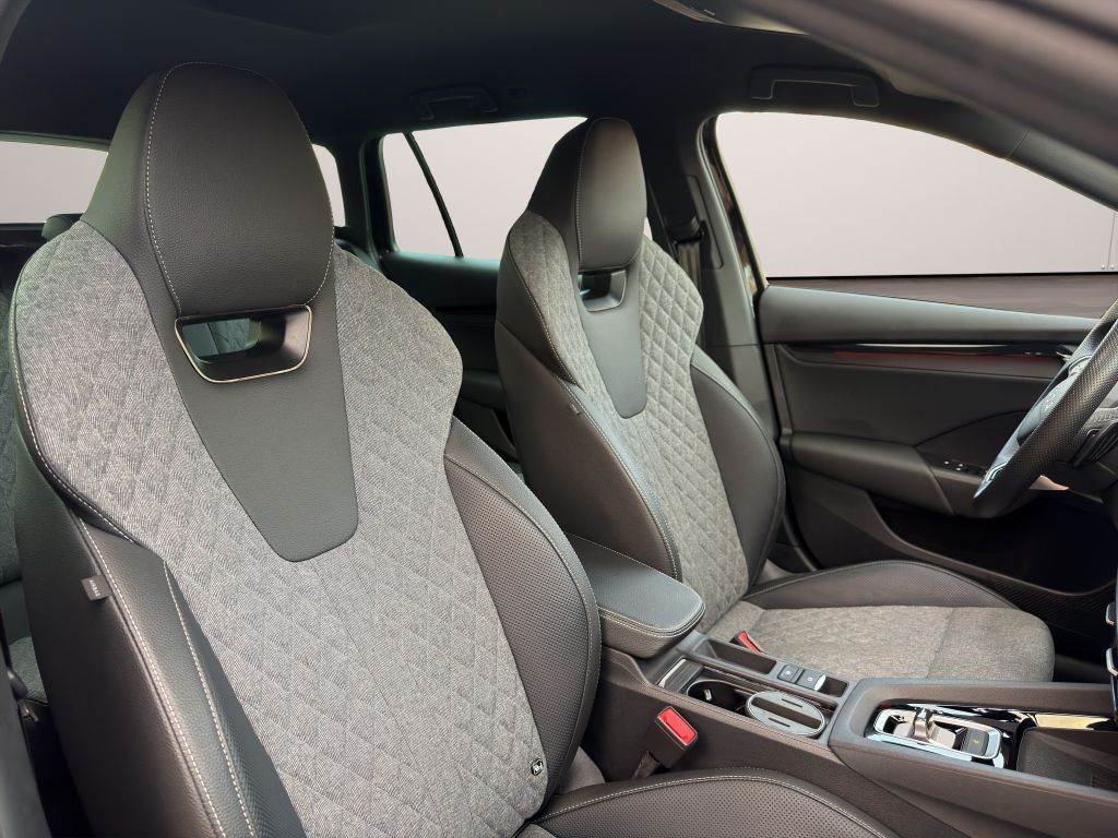 Skoda Octavia Combi 2.0 TDI DSG Sportline foto 8