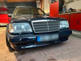Mercedes-Benz Mercedes w124 E420 - Mercedes-Benz E 420 mit Benzin-Antrieb