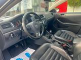 Volkswagen Jetta 1.4 Highline*Voll Leder*Carplay*17 "-Alu* - Volkswagen Jetta: Limousine