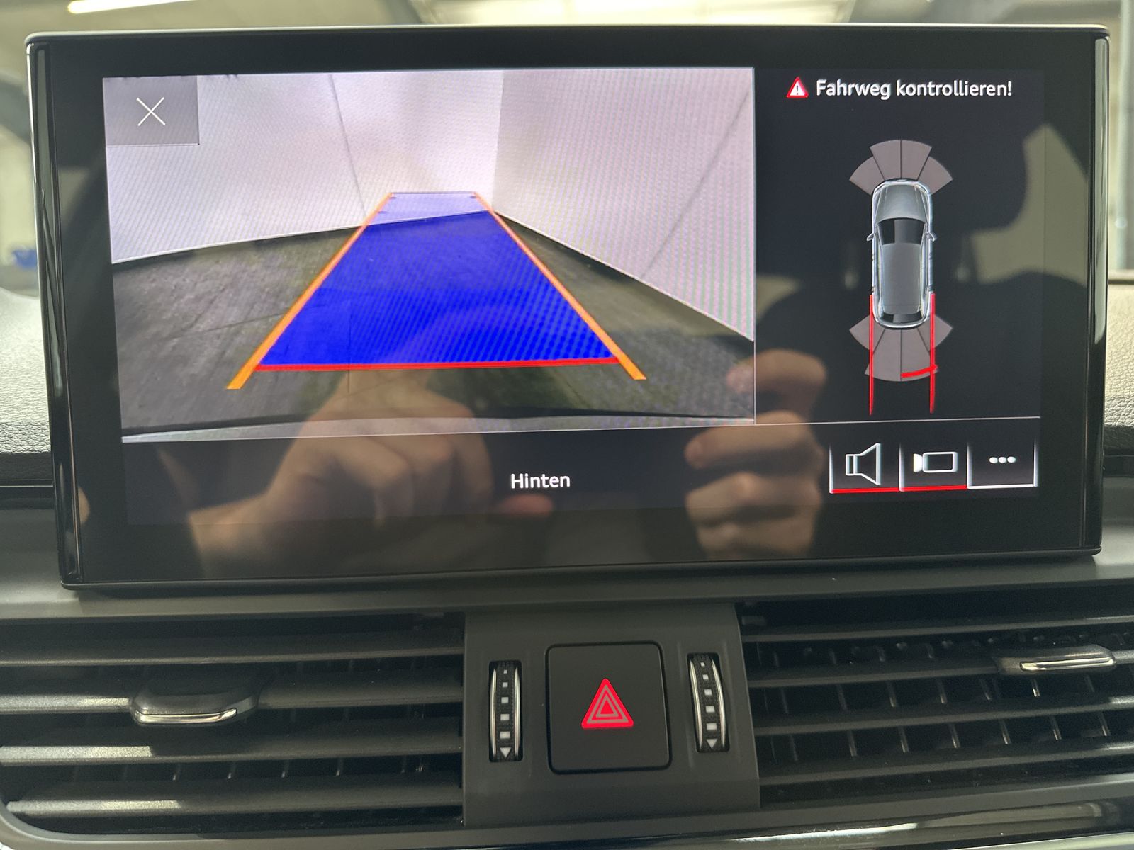 Fahrzeugabbildung Audi Q5 50 TFSIe Qu S-Line Black NAV+MATRIX+AHK+VCOCK
