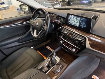 BMW 530 i xDrive *1.HAND*NAVI*TEMPO*SZHZ*AHK*PDC*