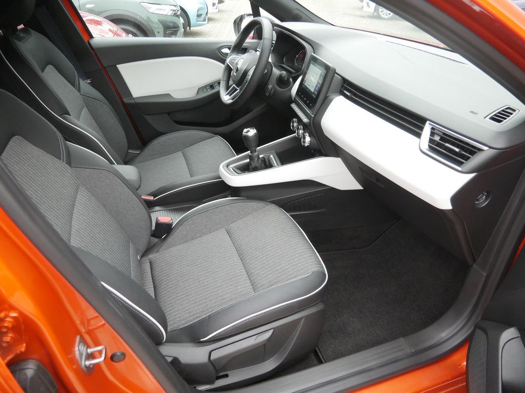 Fahrzeugabbildung Renault Clio Techno TCe 140 PDC SHZ KAMERA NAVI LED