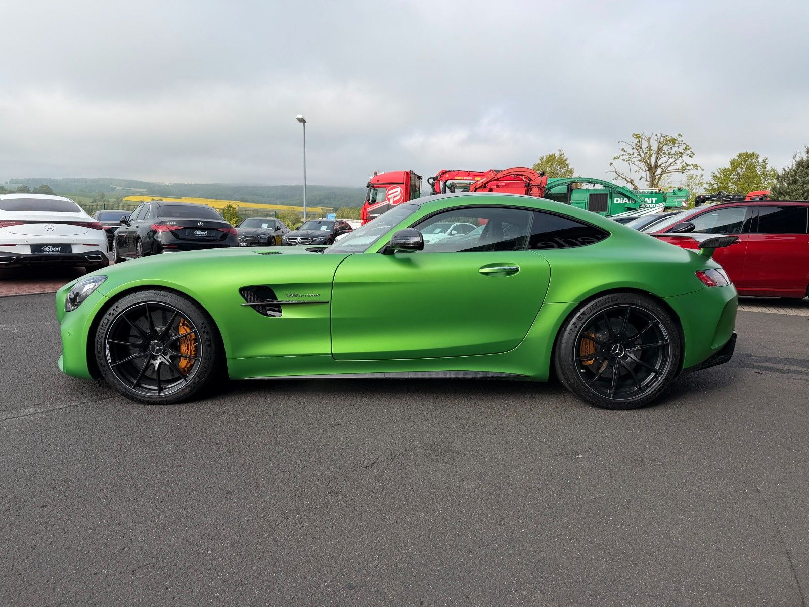 Fahrzeugabbildung Mercedes-Benz AMG GT R Keramik+Carbon+Distr+Night+RFK