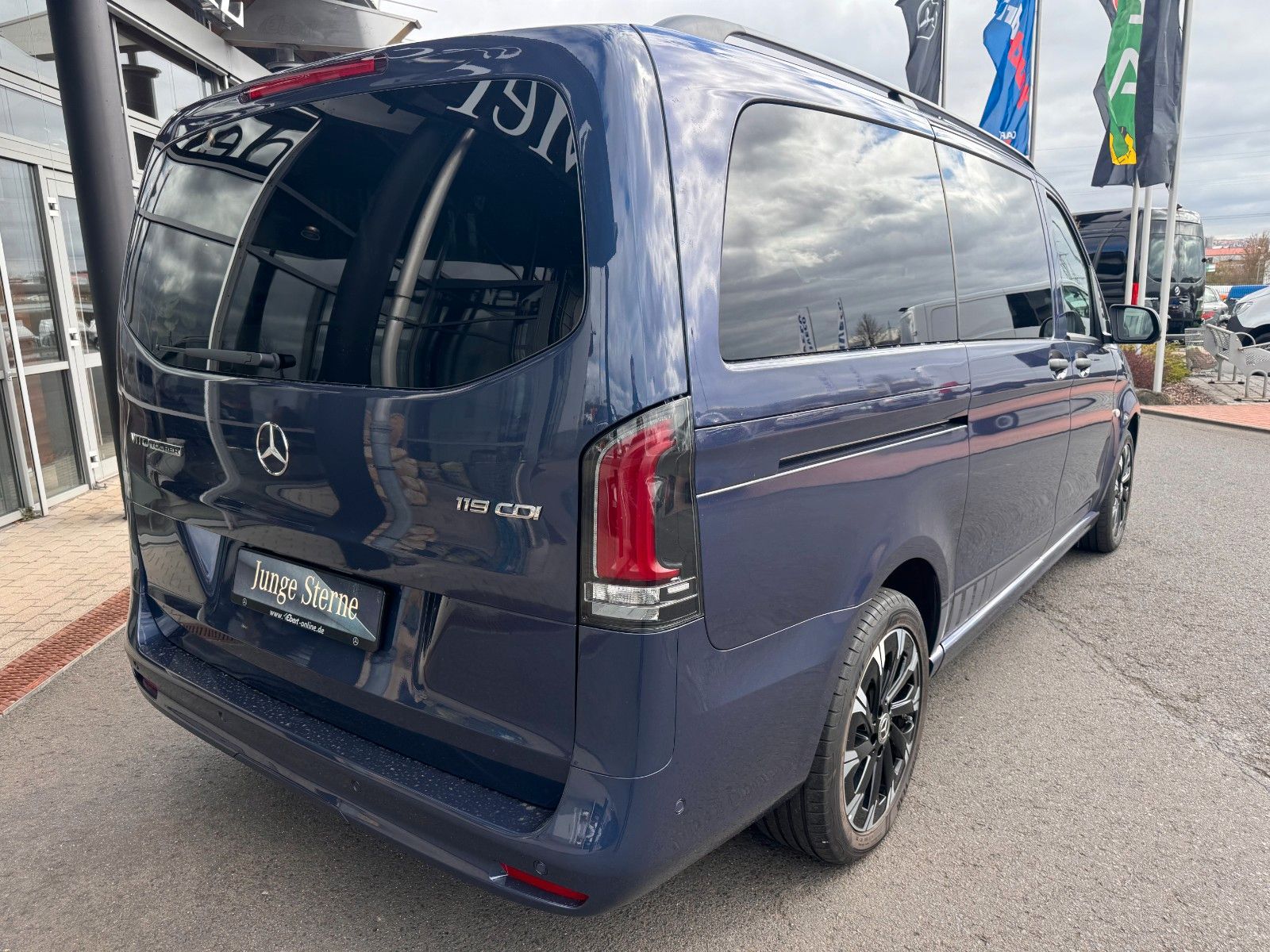 Fahrzeugabbildung Mercedes-Benz Vito 119 CDI Tourer Select DISTRONIC LED AHK2,5t