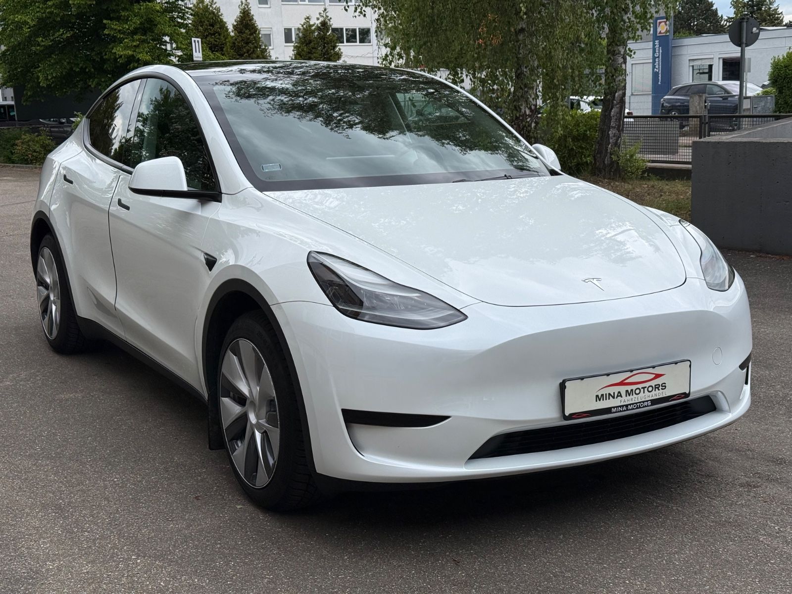 Tesla Model Y Basis RWD AHK Mwst. Garantie Finanz.4,69 foto 3