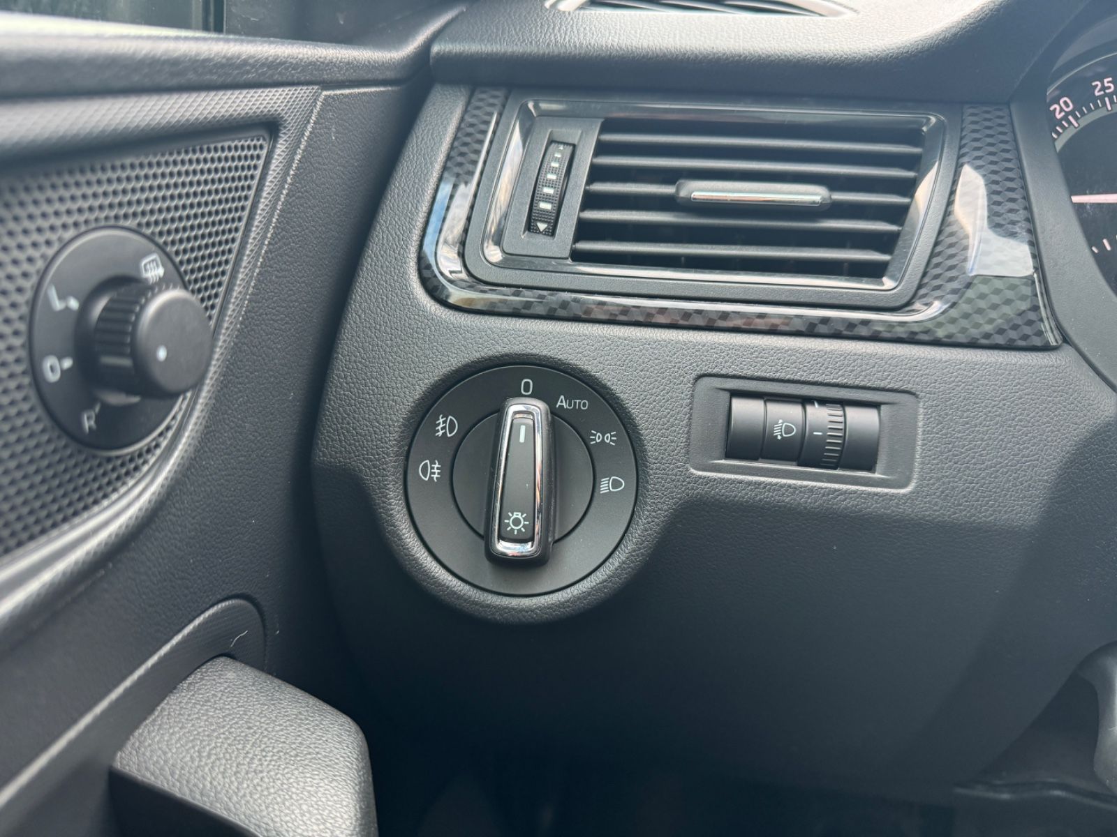 Fahrzeugabbildung SKODA Rapid Spaceback Monte Carlo Panorama+Sitzheizung