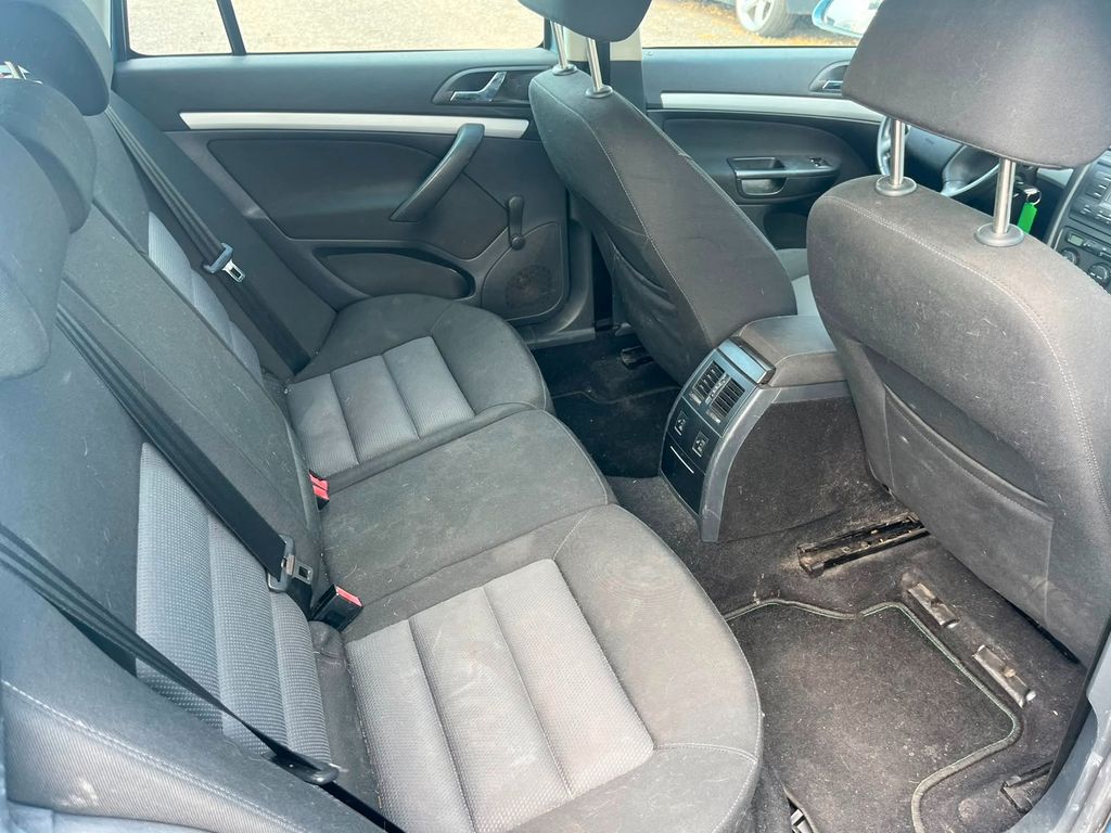 Škoda Octavia Combi 2.0 TDI PD DPF Elegance - Bild 11