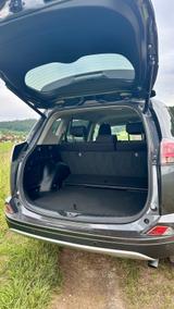 Toyota RAV 4 2,5 liter iHybrit 4x2 WENIG Kilometer - Toyota RAV 4 von privat