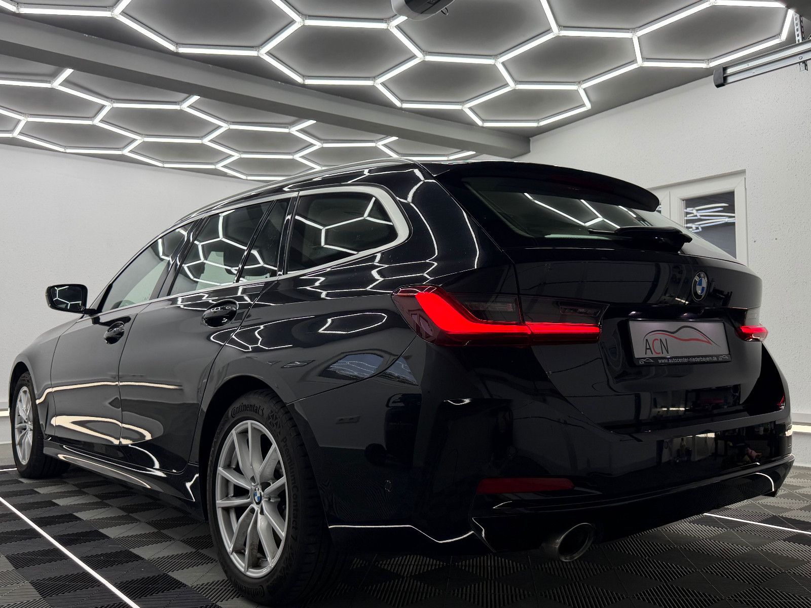 Fahrzeugabbildung BMW 330 d xDrive Touring/LED/CURVED/HuD/AHK/FACELIFT