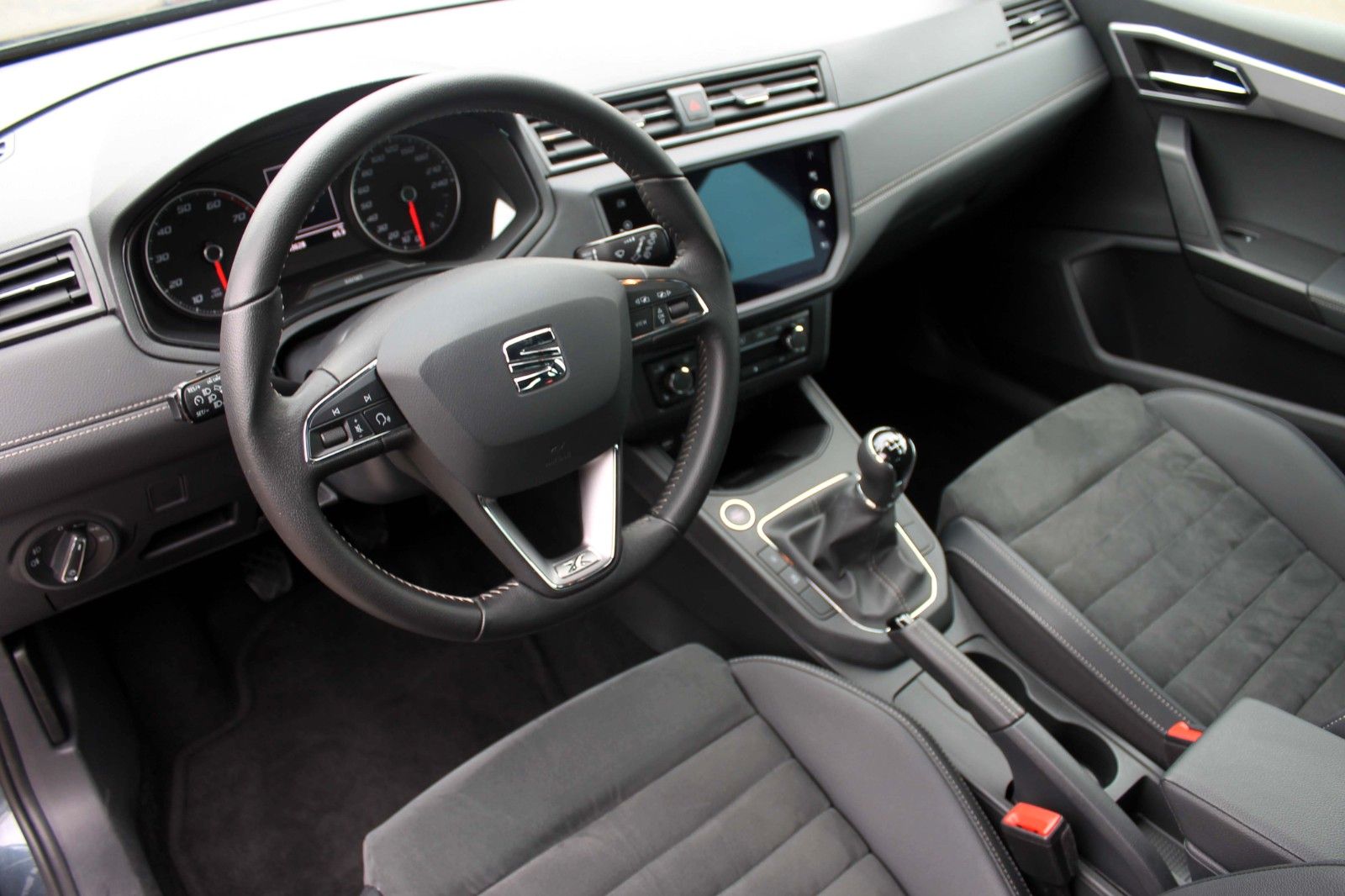 Fahrzeugabbildung SEAT Ibiza 1.0 TSI Xcellence Temp. NAV CarPlay AHK BT