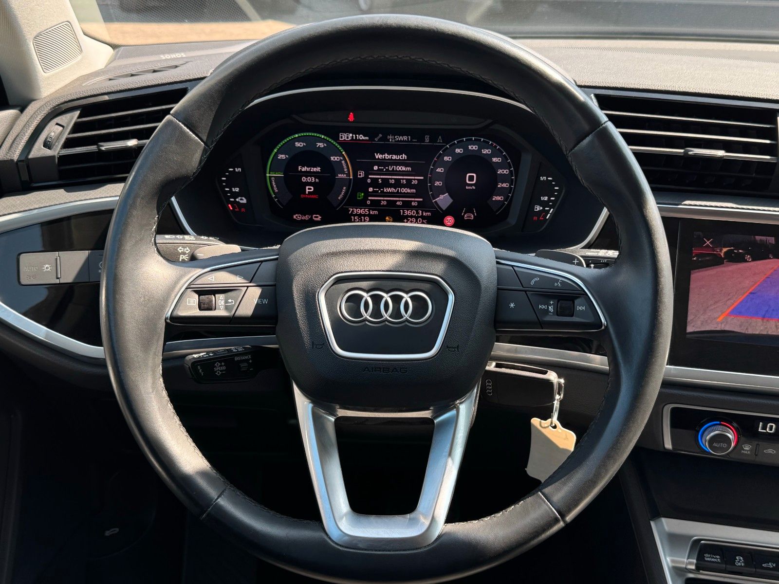 Fahrzeugabbildung Audi Q3 45 TFSI e S tronic basis Ambiente Sonos Pano