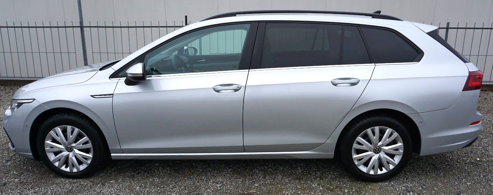 Fahrzeugabbildung Volkswagen Golf VIII Variant Style, Navi,LED,HUD,Kamera +WR