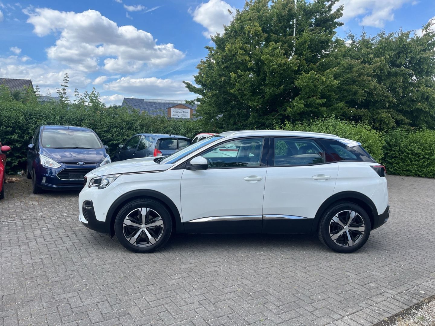 Fahrzeugabbildung Peugeot 3008 Allure BlueHDi 130 EAT8 AHK El. Pano Navi
