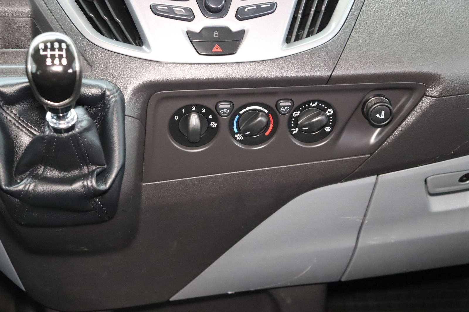 Fahrzeugabbildung Ford Transit Custom Kombi 310 L1 H1 Trend 2.0 EcoBlue