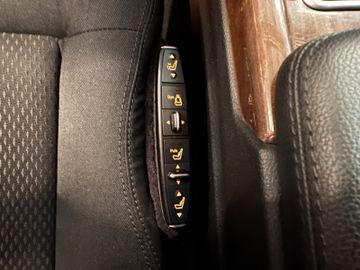 MYAUTOCENTER – Gebraucht- und Jahreswagen mit Werkstattservice in Pfaffenhofen Mercedes-Benz E 220 CDI Limousine BlueEfficiency *2. Hand*SHZ*