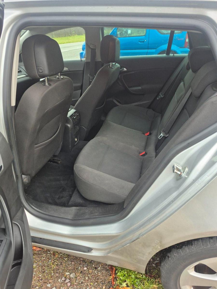 Opel Insignia 2011 — photo 11