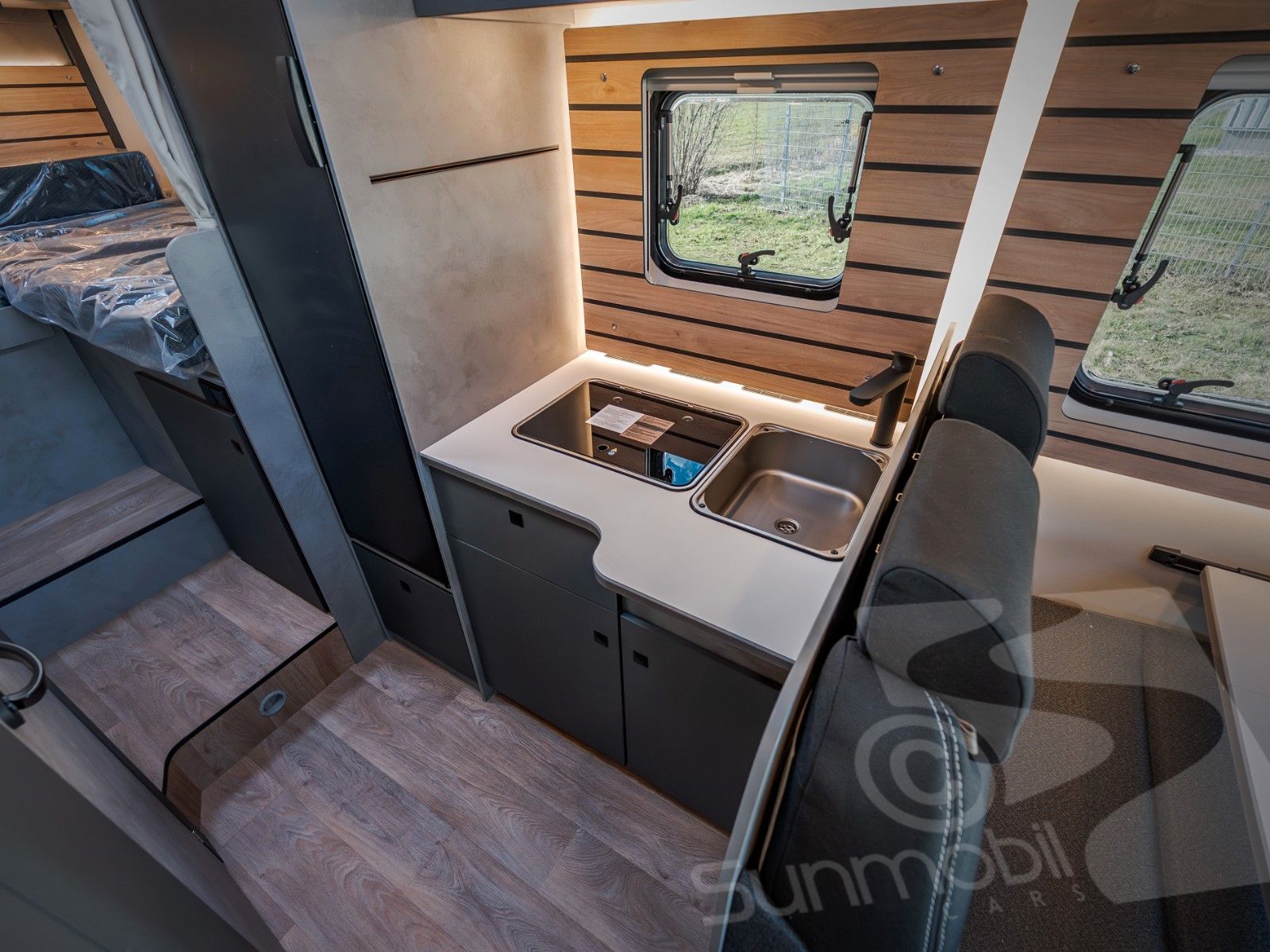 Fahrzeugabbildung Crosscamp EXPDN 7.0 E Peugeot Automatik