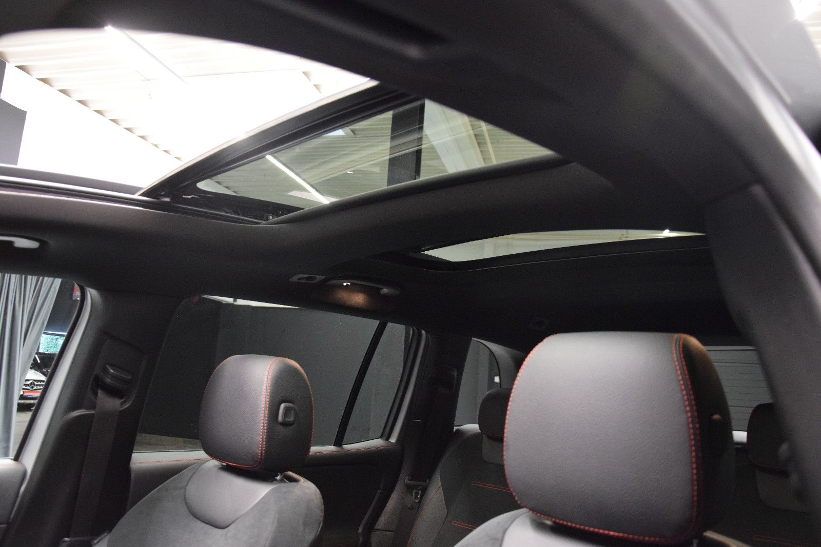 Fahrzeugabbildung Mercedes-Benz GLB 220 d AMG Line Pano. Kamera LED AHK 20 Zoll