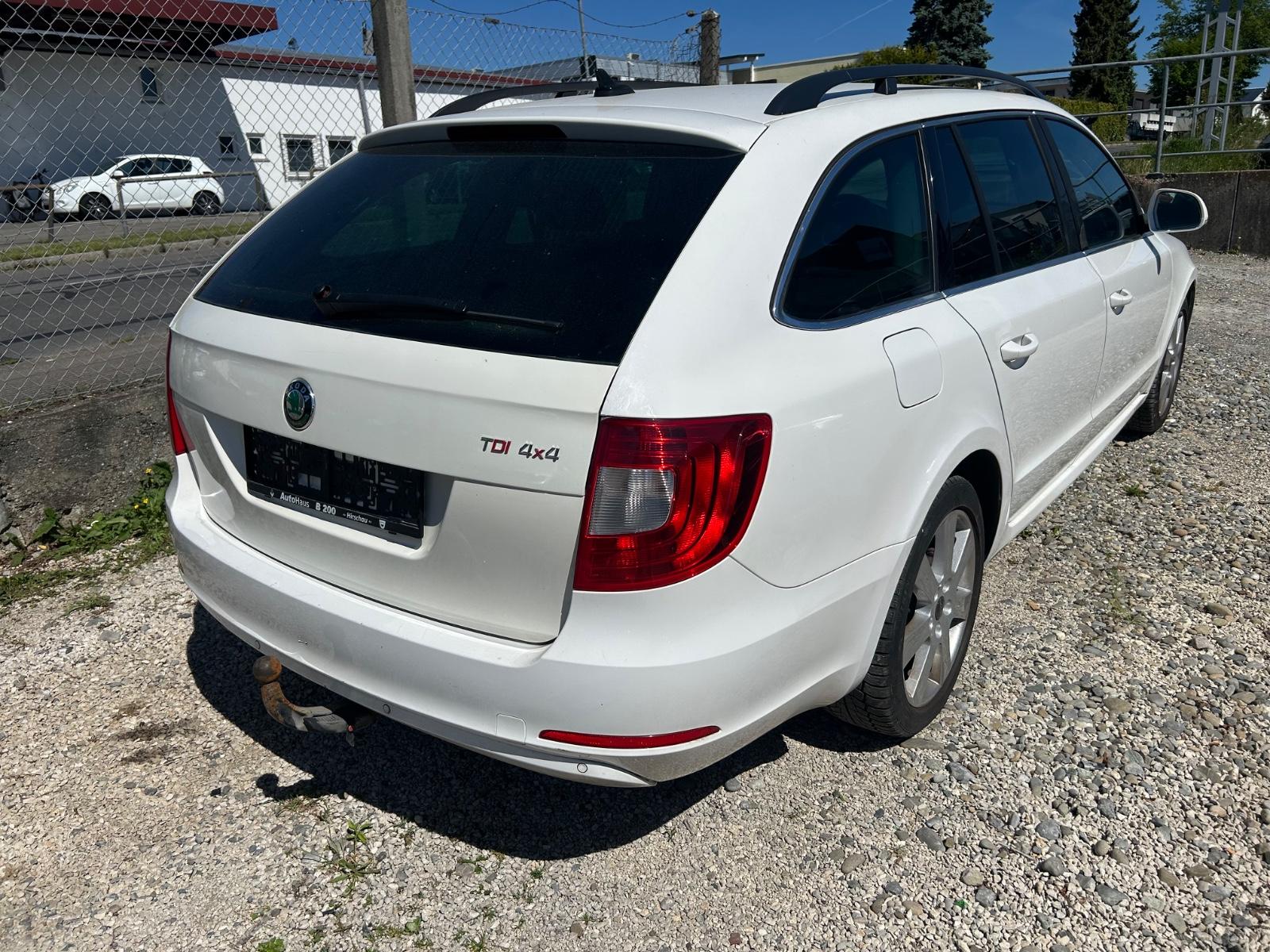 Skoda Superb 2012 — interior