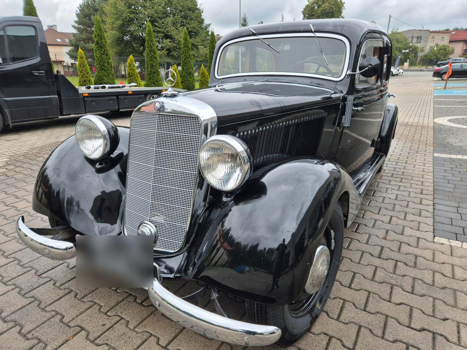 Mercedes-Benz 220