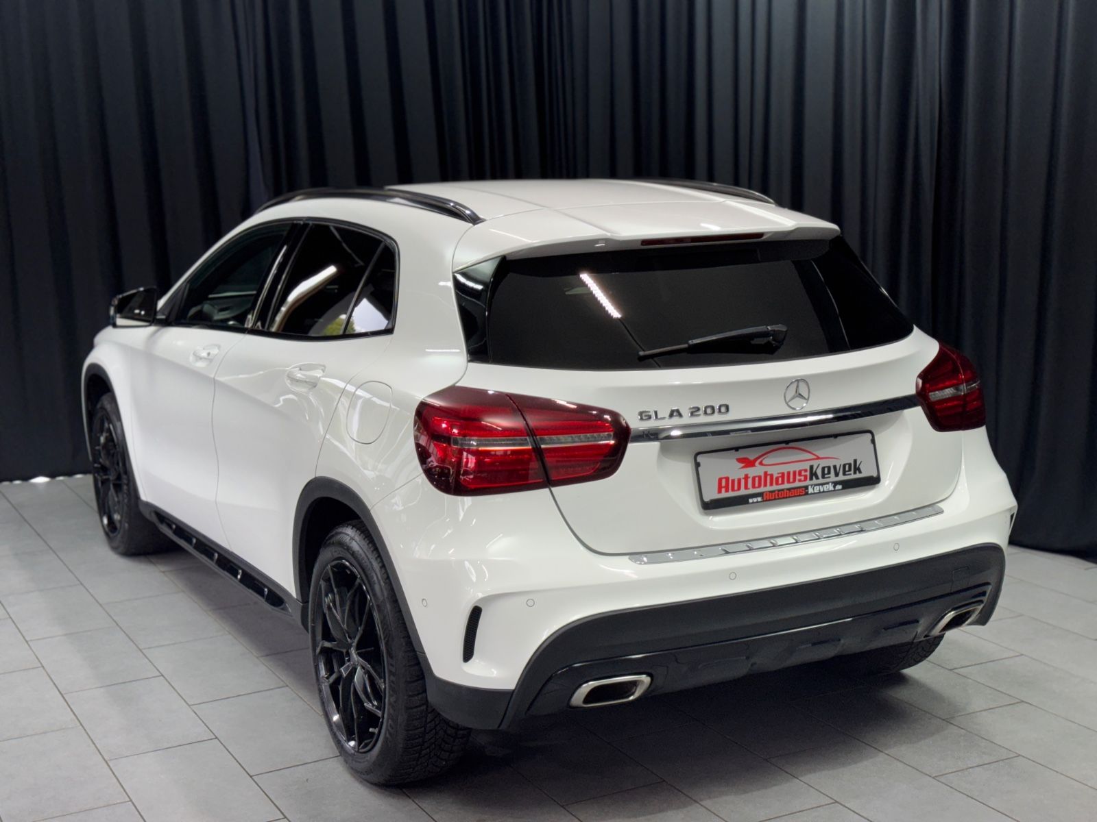 Fahrzeugabbildung Mercedes-Benz GLA 200|7G-AUTOMATIK|NAVI|LED|KAMERA|AHK|AMG-LIN