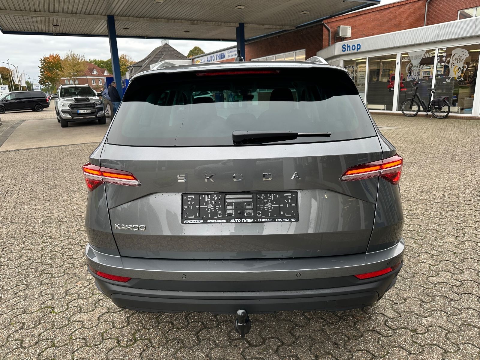 Fahrzeugabbildung SKODA Karoq 1.5 TSI Selection DSG AHK/Navi/ACC/LED/SHZ