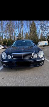 Mercedes-Benz E 240 AVANTGARDE Avantgarde - schwarze Mercedes-Benz E 240