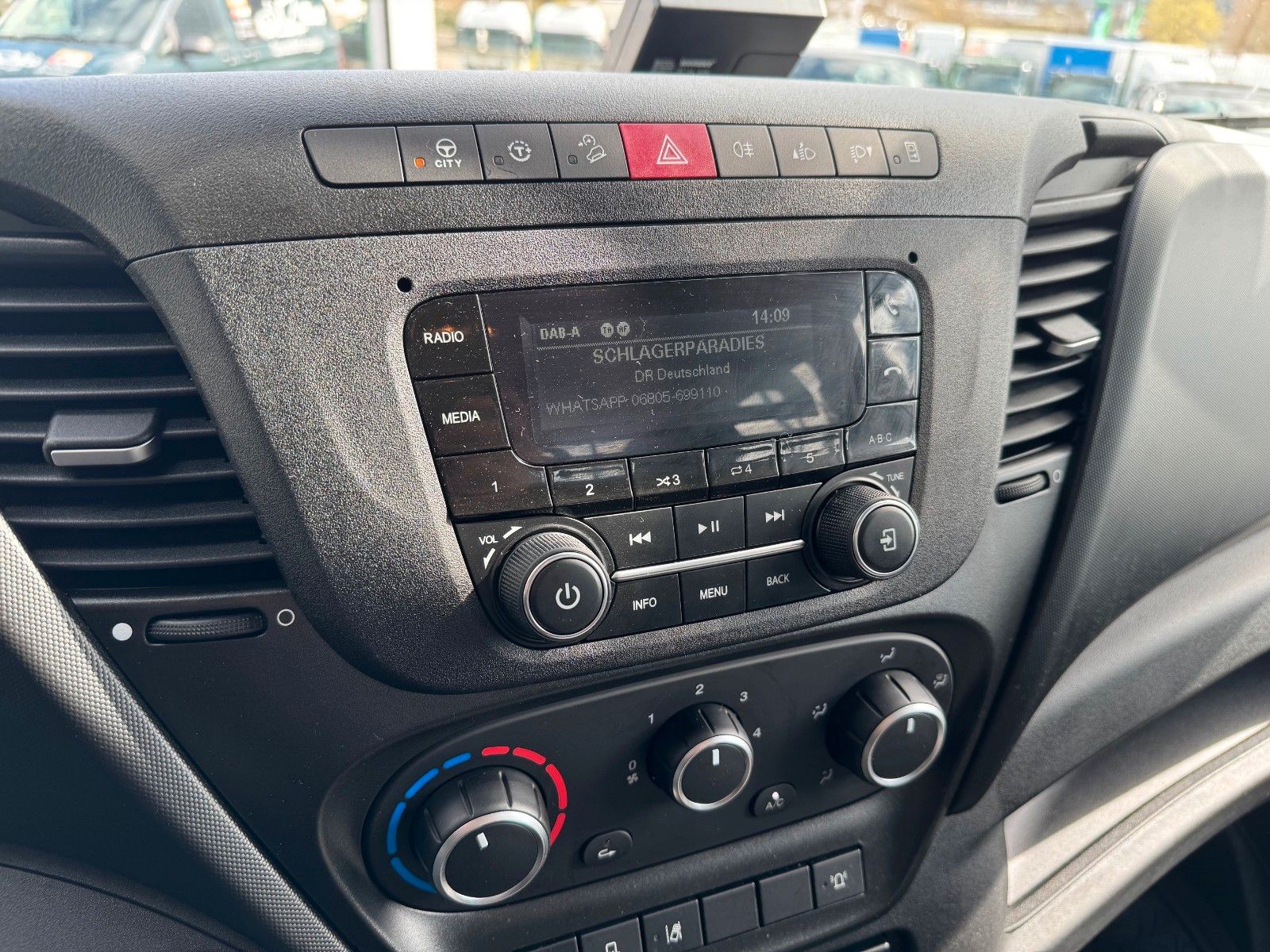 Fahrzeugabbildung Iveco Daily 70C18 H 3.0L *AHK*7-Sitze*Standheizung*