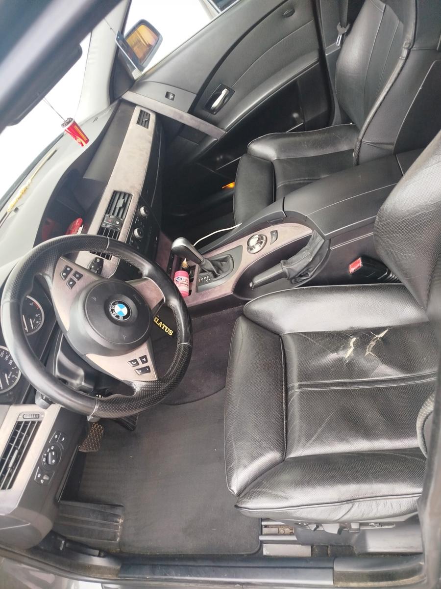BMW 530 2004 — interior