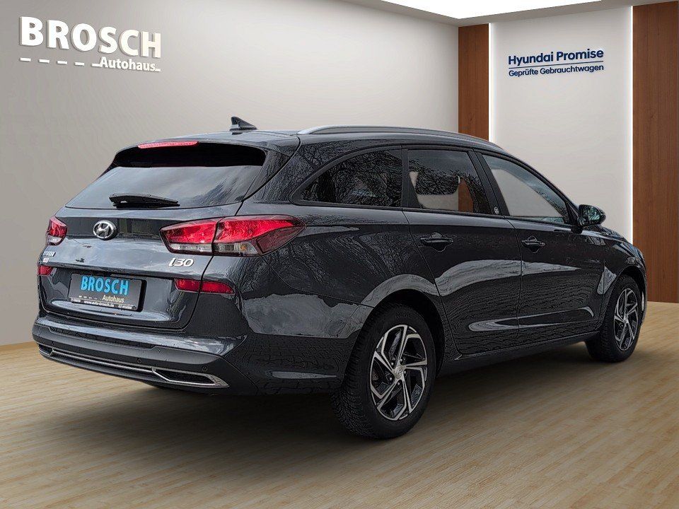Fahrzeugabbildung Hyundai i30 KOMBI 1.6 CRDi EDITION 30 GARANTIE-02/29 SHZ