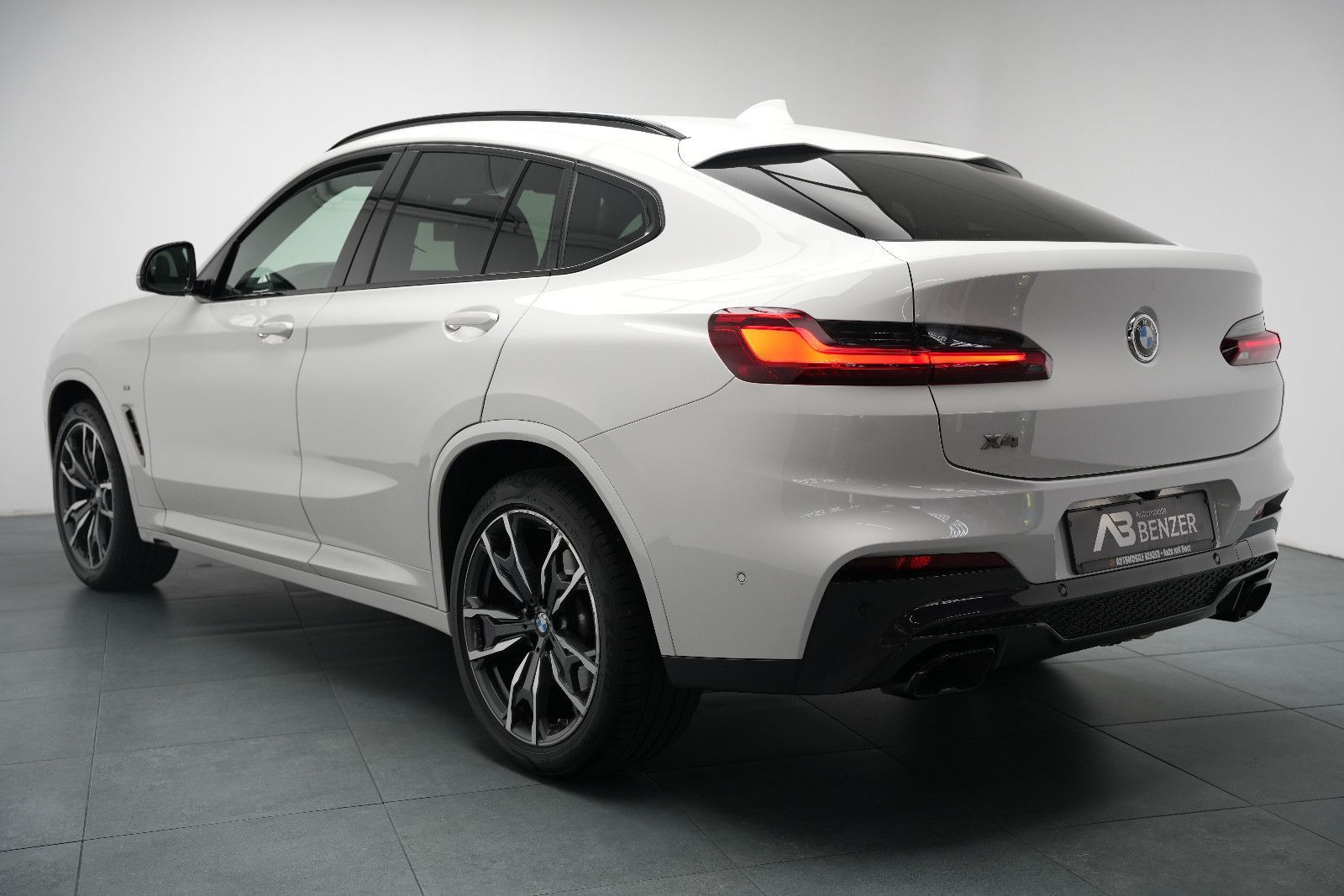 Fahrzeugabbildung BMW X4 M40 /HUD/LED/AHK/Leder/HUD/Ambiente/360°Cam/