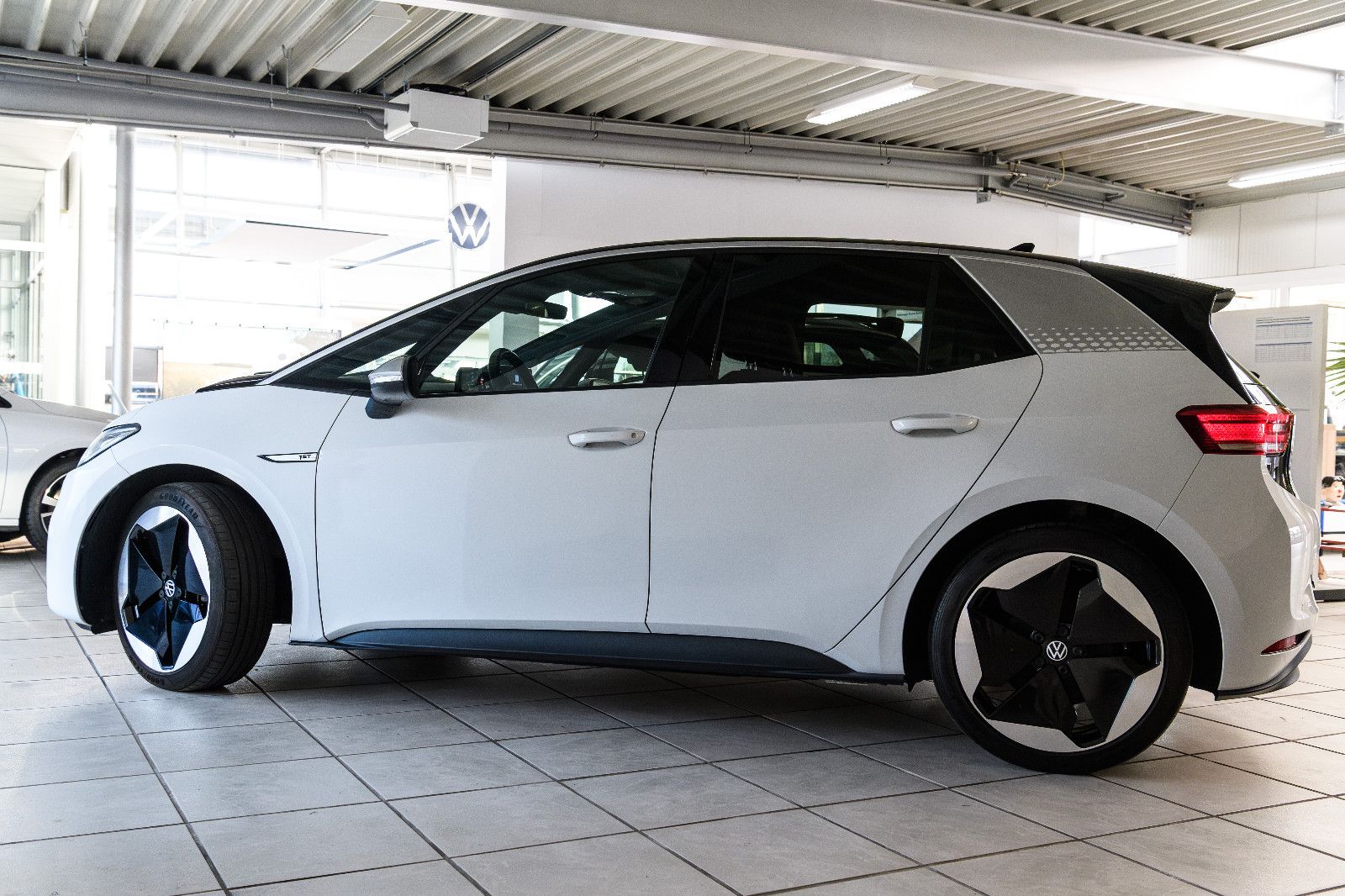 Fahrzeugabbildung Volkswagen ID.3 Pro Performance 150 kW*LED+SHZ+PANORAMA+NAV