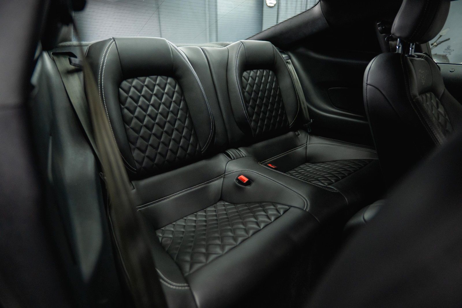 Fahrzeugabbildung Ford Mustang Shelby Coupe GT 350 Package Dark Horse