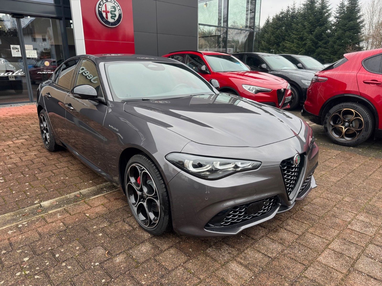 Fahrzeugabbildung Alfa Romeo Giulia 2.0 Veloce AT8-Q4 MEMORY LEDER NAVI KAMER