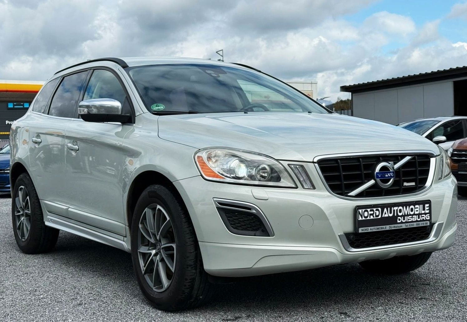 Volvo Volvo XC60 2.0 DRIVe D3 R-Design *AHK*LEDER*SITZH*