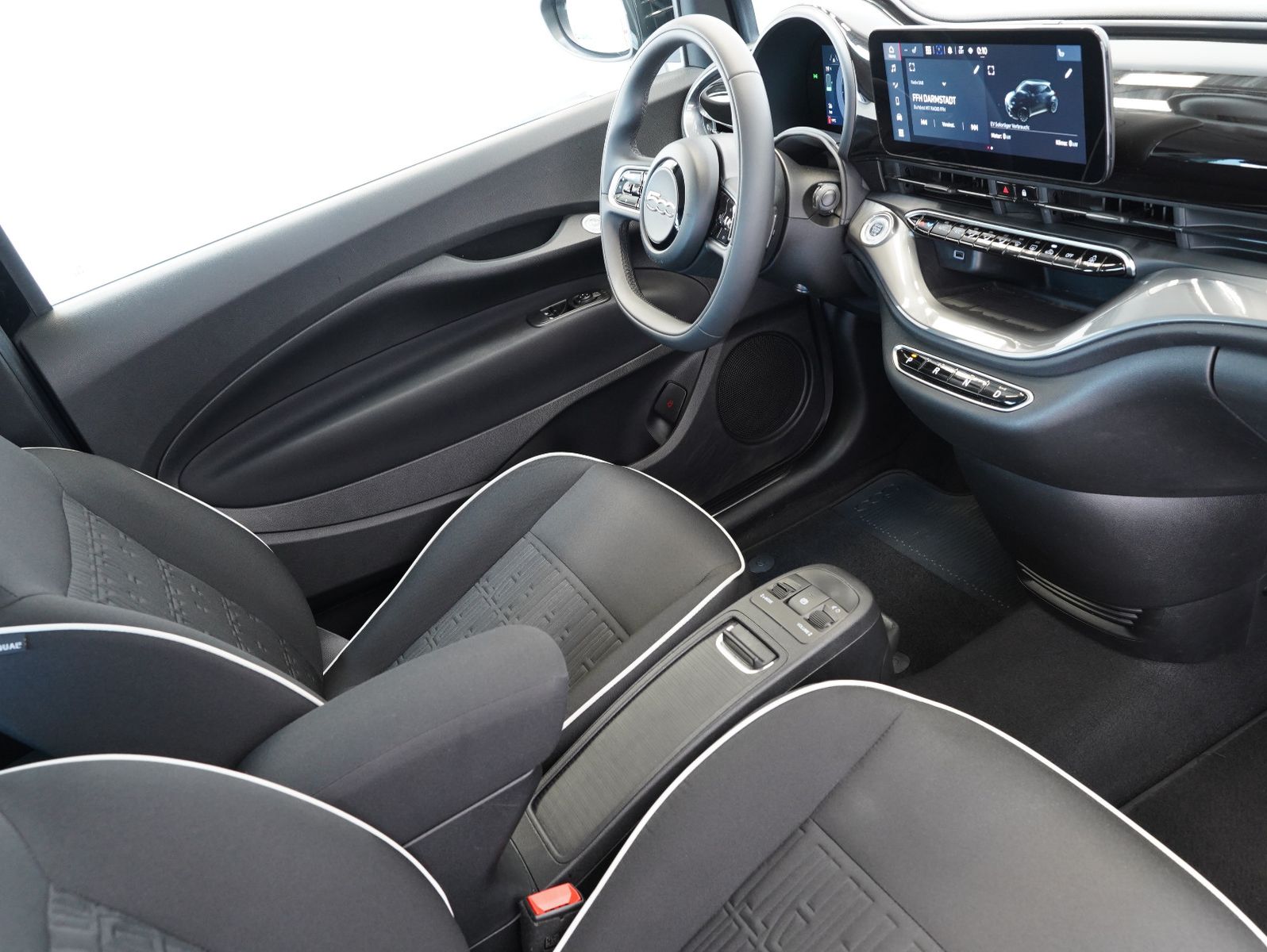 Fahrzeugabbildung Fiat 500e 87KW/42kWh/DC-LADEN/CARPLAY/DAB/SOH/KAMERA