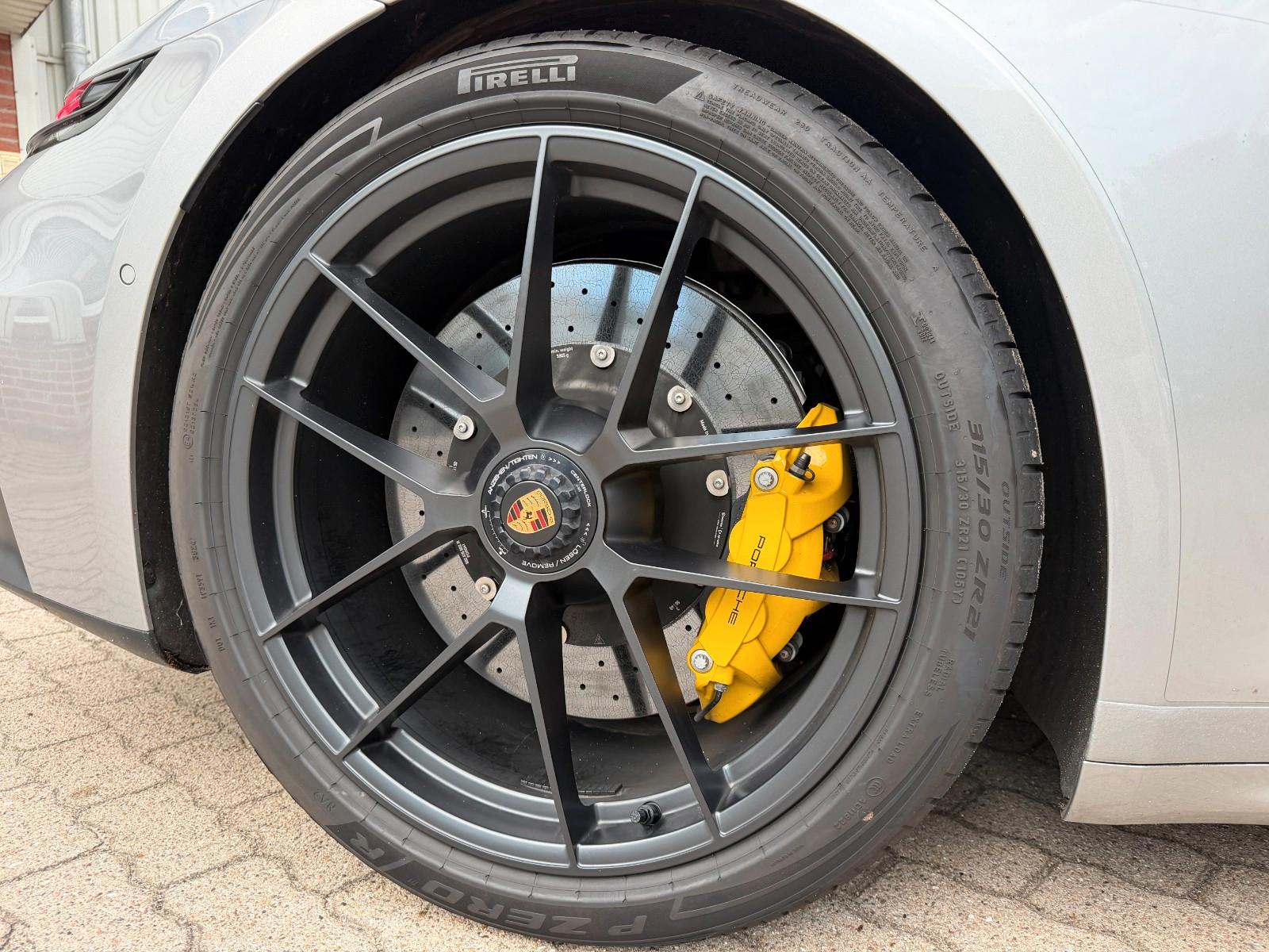 Porsche .2 911 Targa 4 GTS T-Hybrid BURMESTER PCCB LIFT