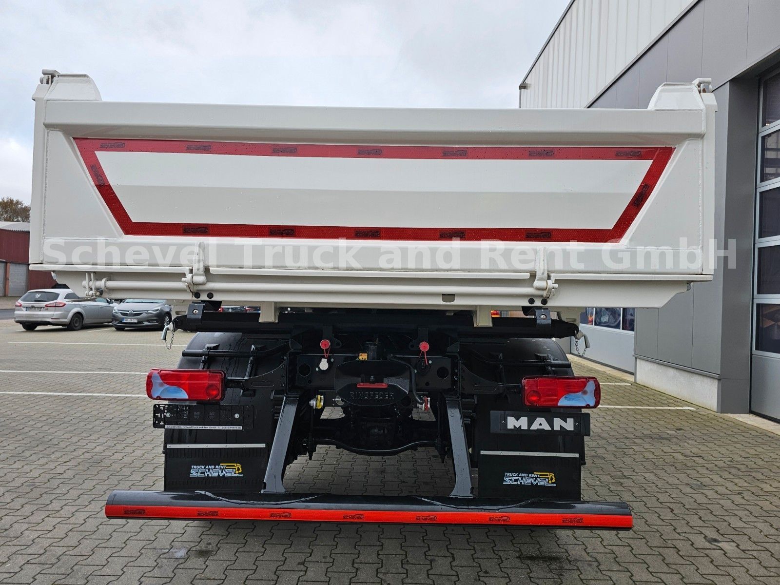 Fahrzeugabbildung MAN TGM 18.320 Kipper + HIAB 138 / 4x4 Einzelbereift