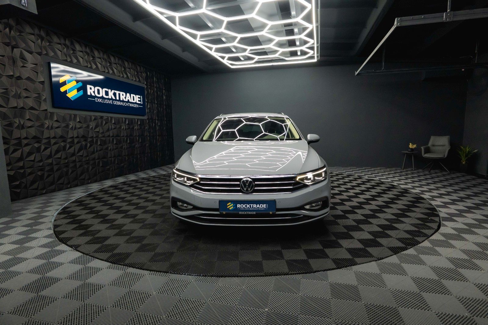 Fahrzeugabbildung Volkswagen Passat Variant 2.0 TDI IQ Business *ACC*LED*DCC*