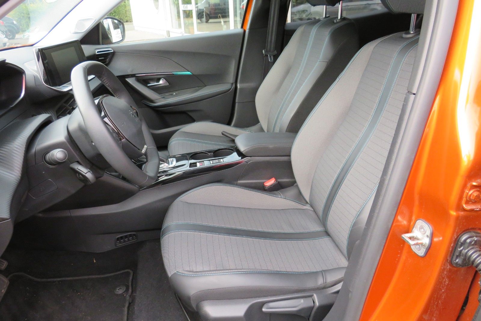 Fahrzeugabbildung Peugeot 2008-E ALLURE APP-CONNECT PDC GRA TELVOR 1.Hd