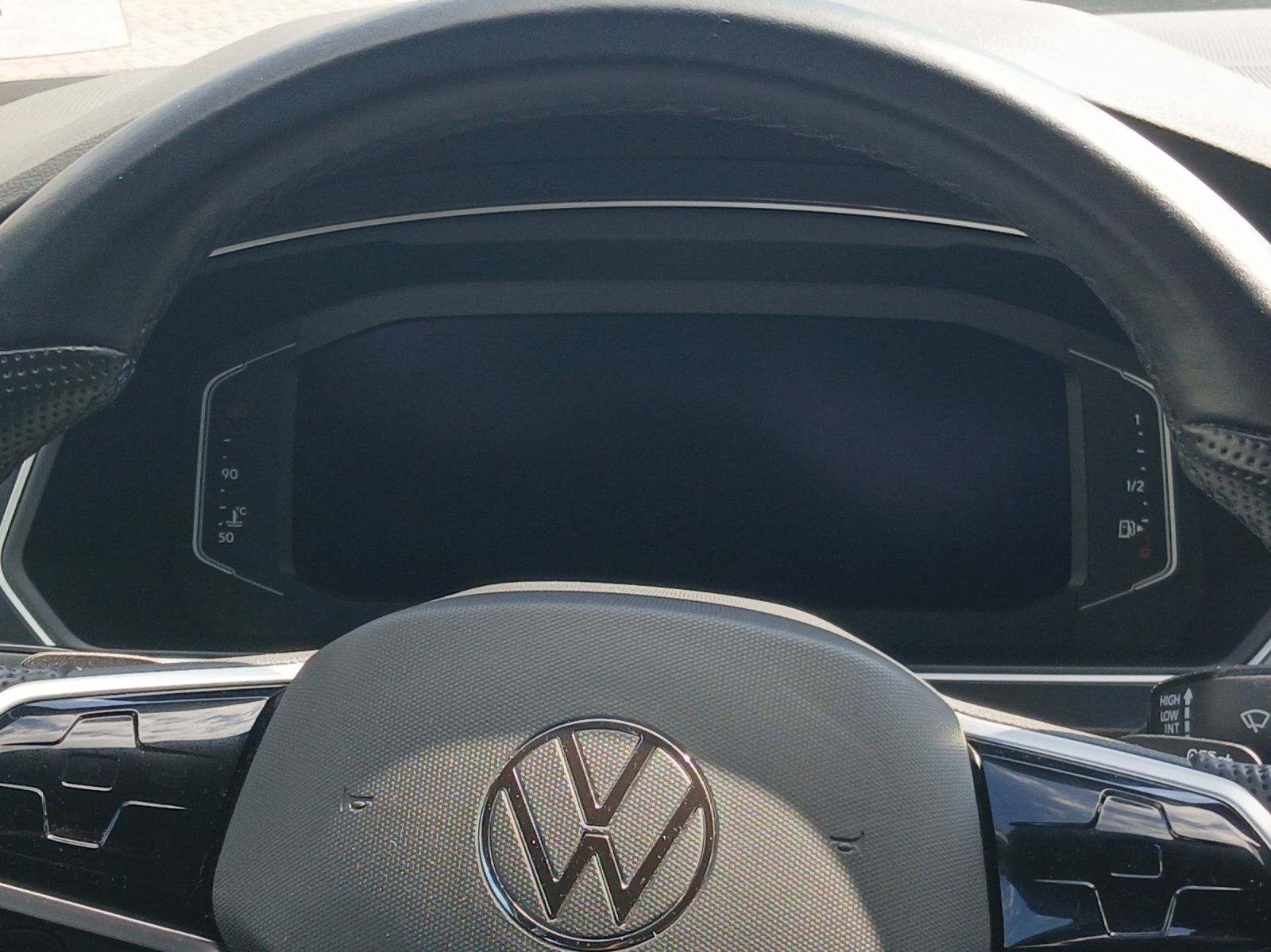 Fahrzeugabbildung Volkswagen Tiguan TDI R-Line DSG 4M Matrix AHK Navi AID ACC