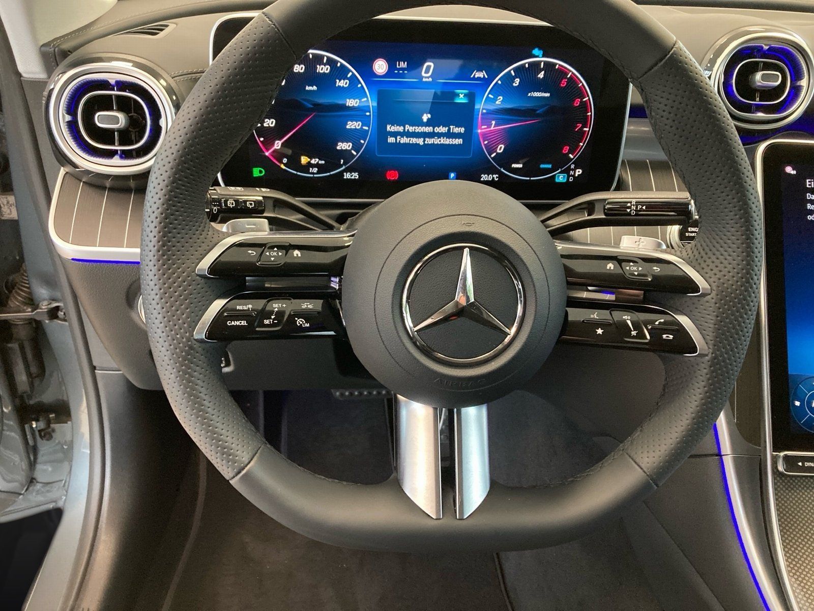 Fahrzeugabbildung Mercedes-Benz C 200 T AMG*AHK*Distro*360°*Night*Sound*Totwink*