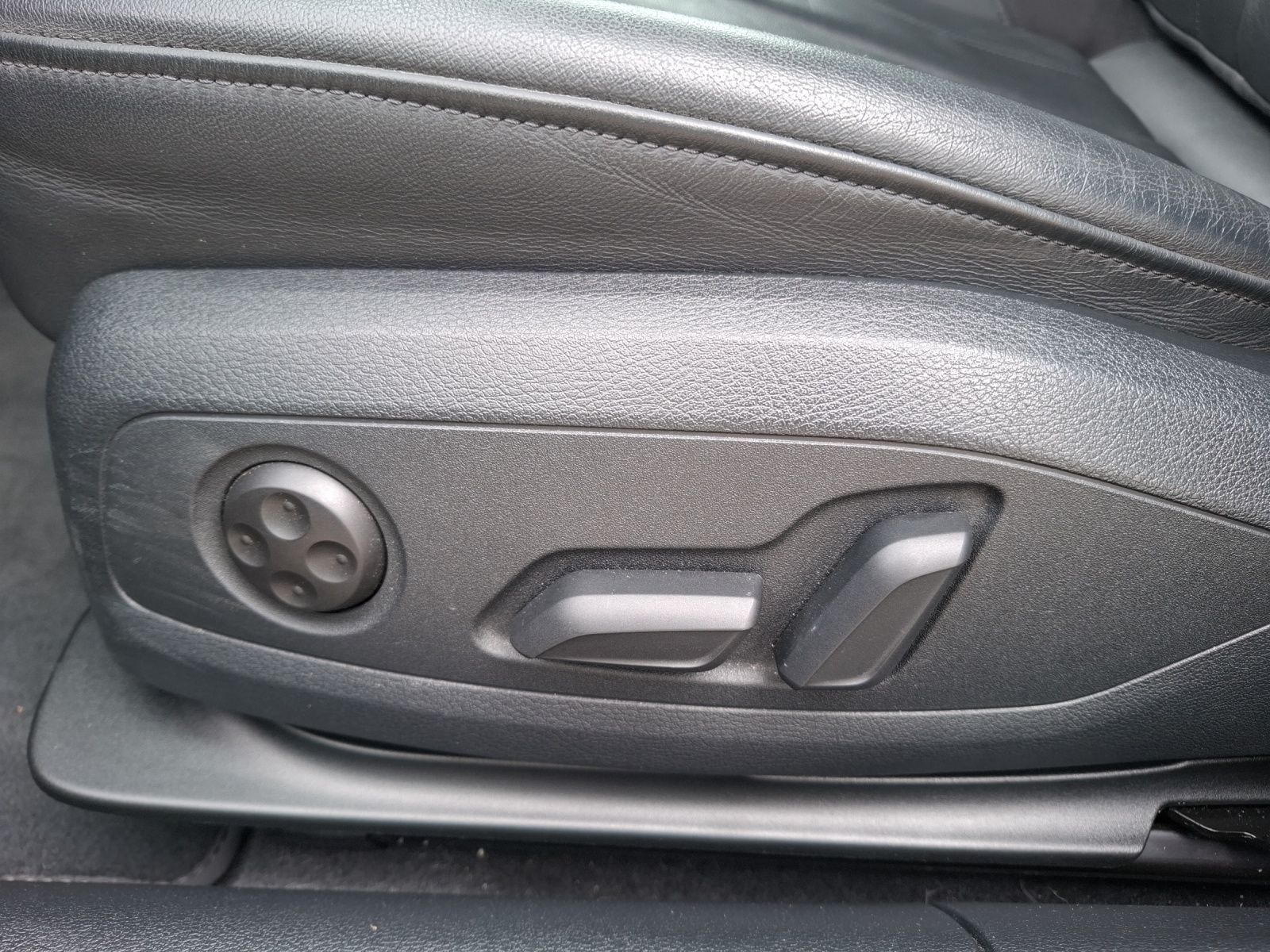 Fahrzeugabbildung Audi A4 Avant 35 TFSI advanced S-tronic LED Navi ACC