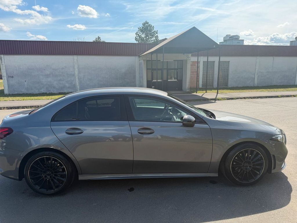 Image of Mercedes-Benz E 200