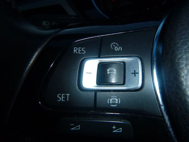 Fahrzeugabbildung Volkswagen Touran 2.0 TDI Comfortline>AUT/AHK/ACC/PDC/SHZ<