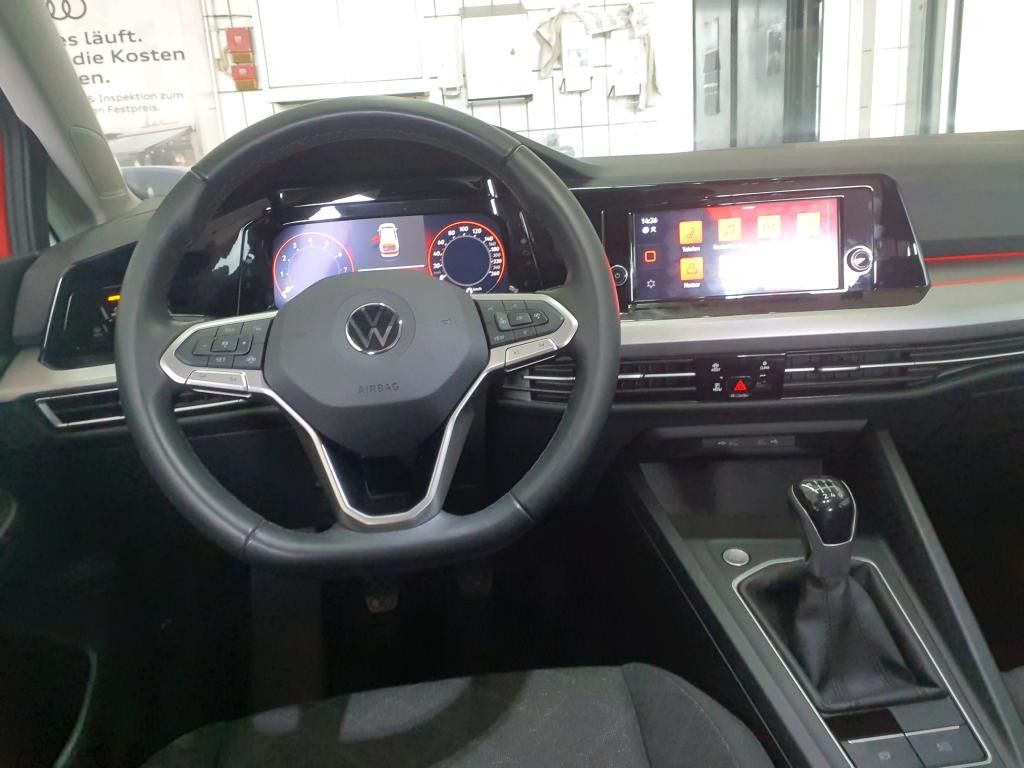 Fahrzeugabbildung Volkswagen Golf Var. 1.5 TSI Life-LED-ACC-APPS-DAB-PDC-