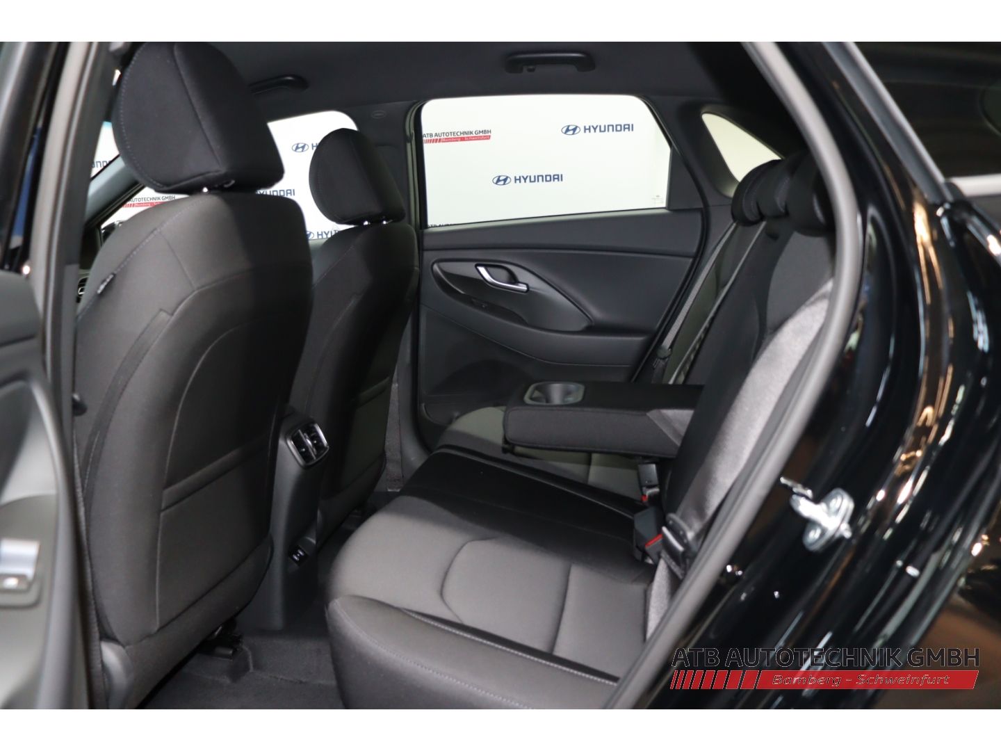 Fahrzeugabbildung Hyundai i30 Advantage 1.5 T-GDi 48V 140PS M/T Navi LED A