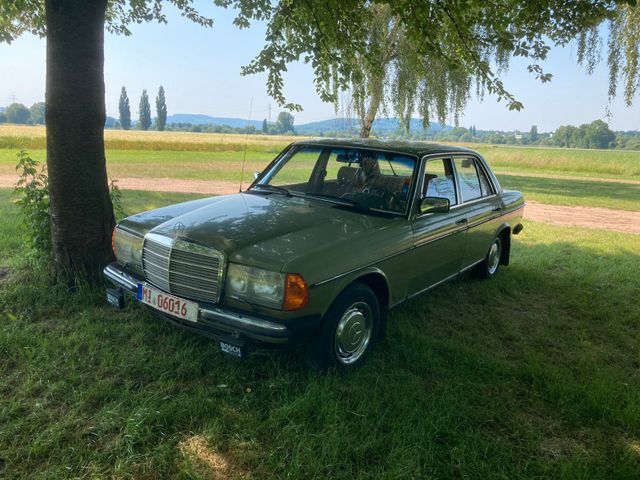 Mercedes-Benz 200 W123 H-Kennzeichen TÜV 09/2026