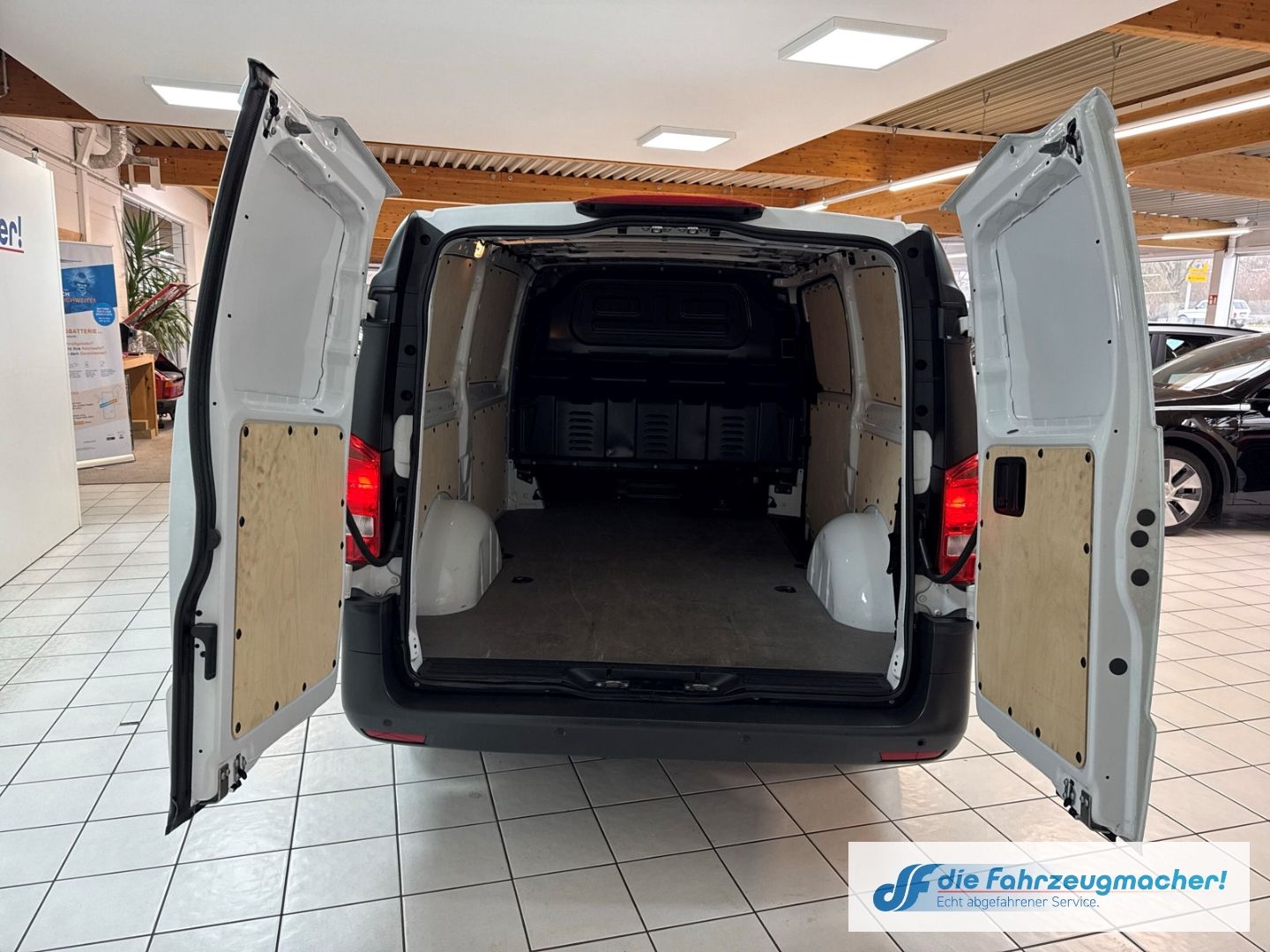 Fahrzeugabbildung Mercedes-Benz Vito Kasten e111 lang DAB SHZ Rückfahrkam. Notbr